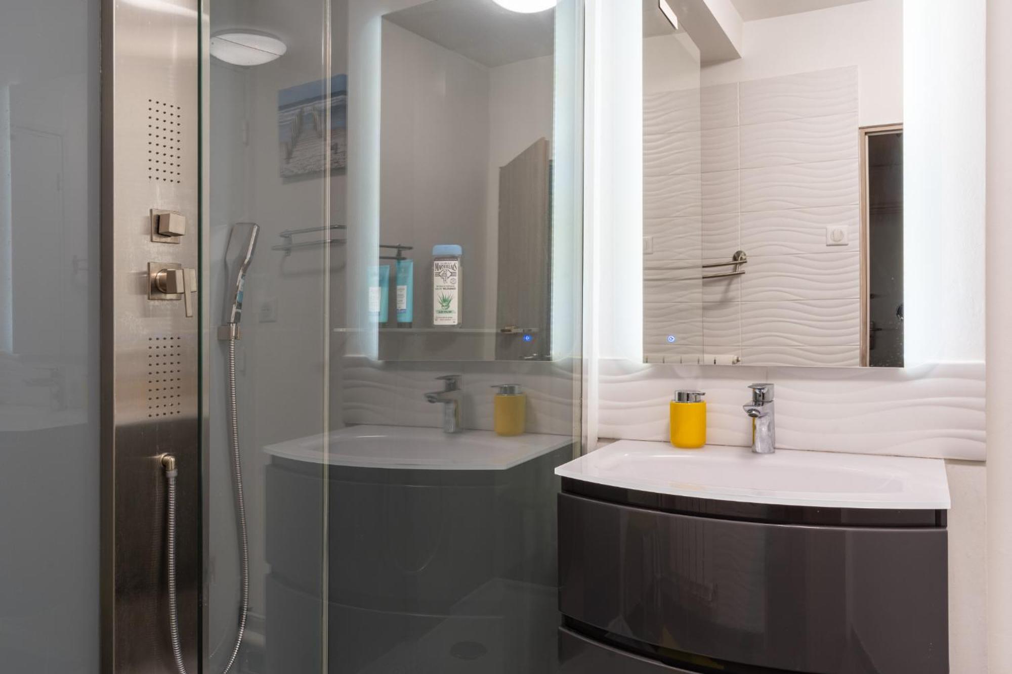 Bright & Contemporary 2bd * Parigi