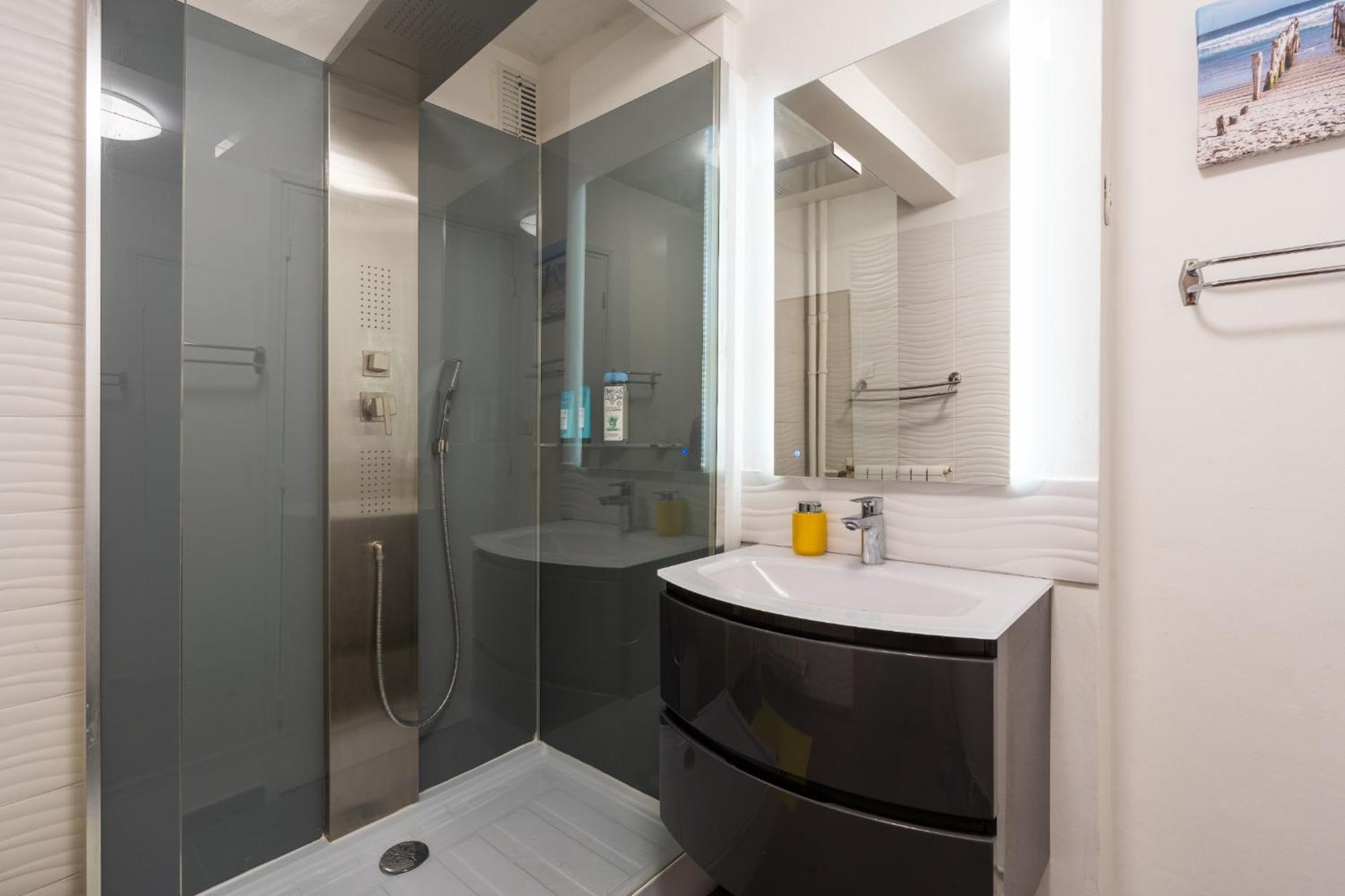 Bright & Contemporary 2bd Appartamento *