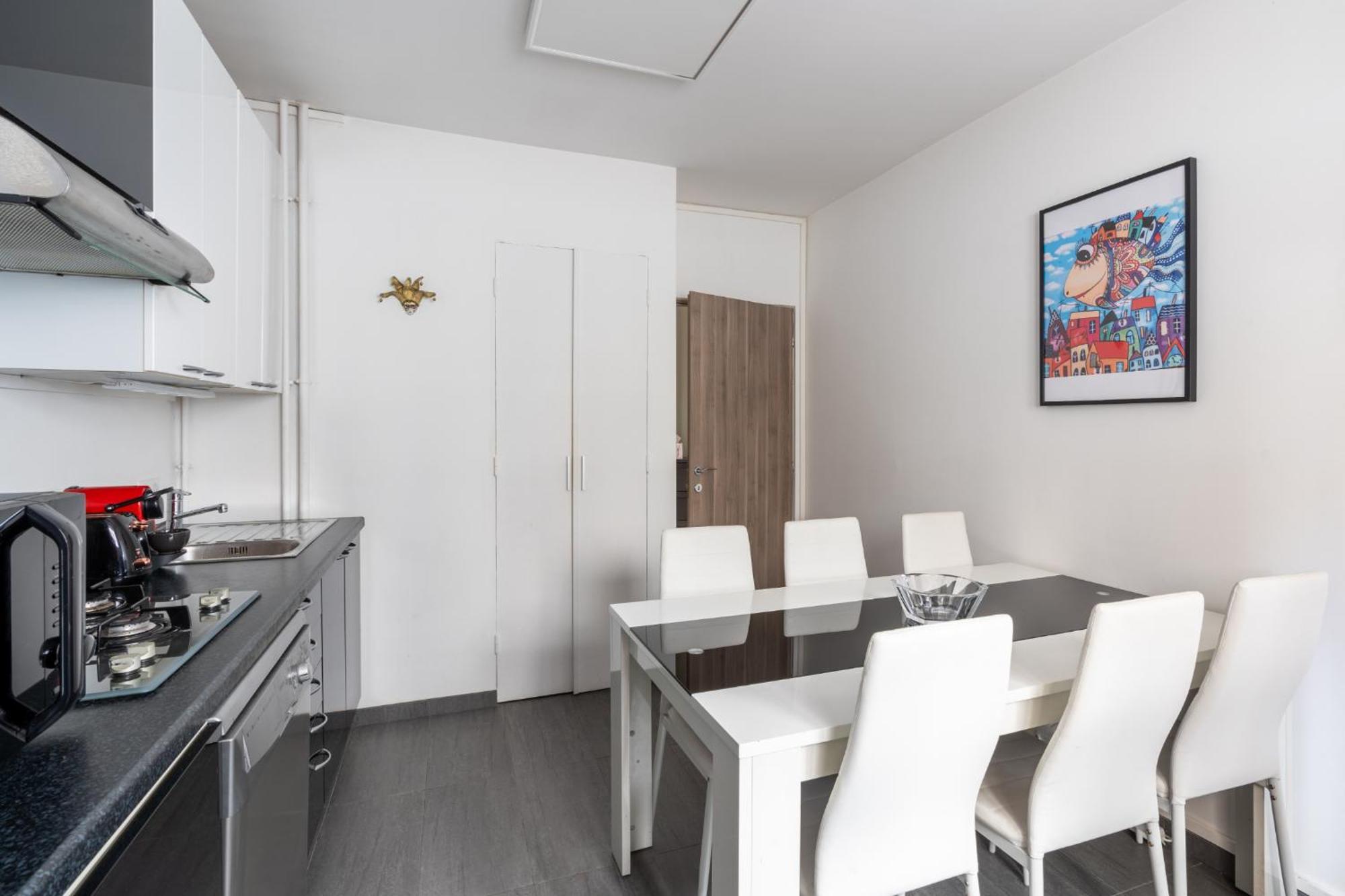 Bright & Contemporary 2bd *